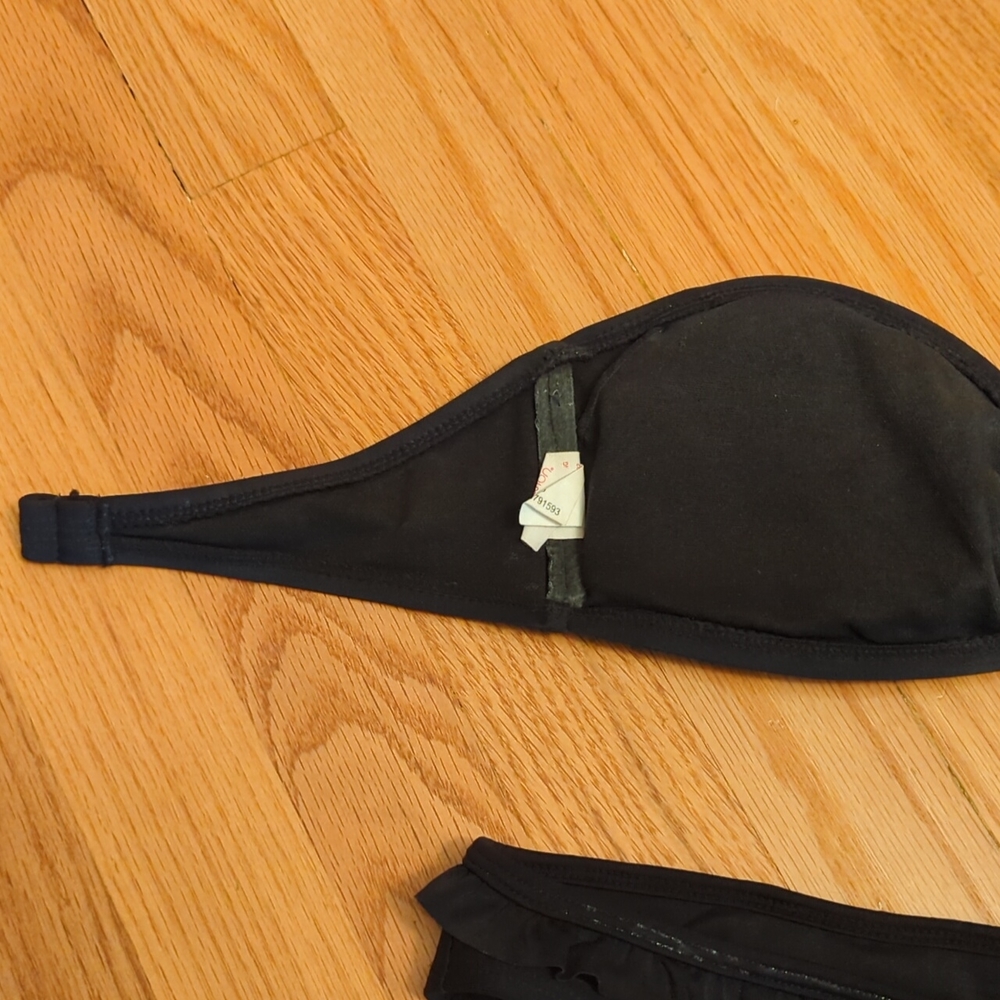Black bikini - Picture 4 of 8